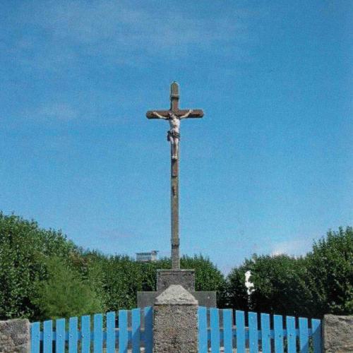 Coupe des arbres et remplacement des barrières au calvaire du theven - (c) Amicale Molénaise - Tous droits réservés - Reproduction interdite