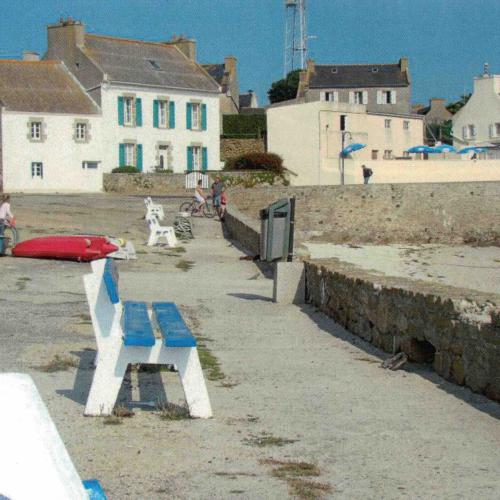 Confection et mise en place de bancs publics - (c) Amicale Molénaise - Tous droits réservés - Reproduction interdite